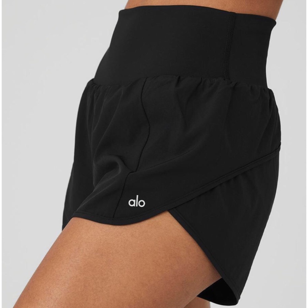 Alo Yoga Gold Medal Short Black XXS